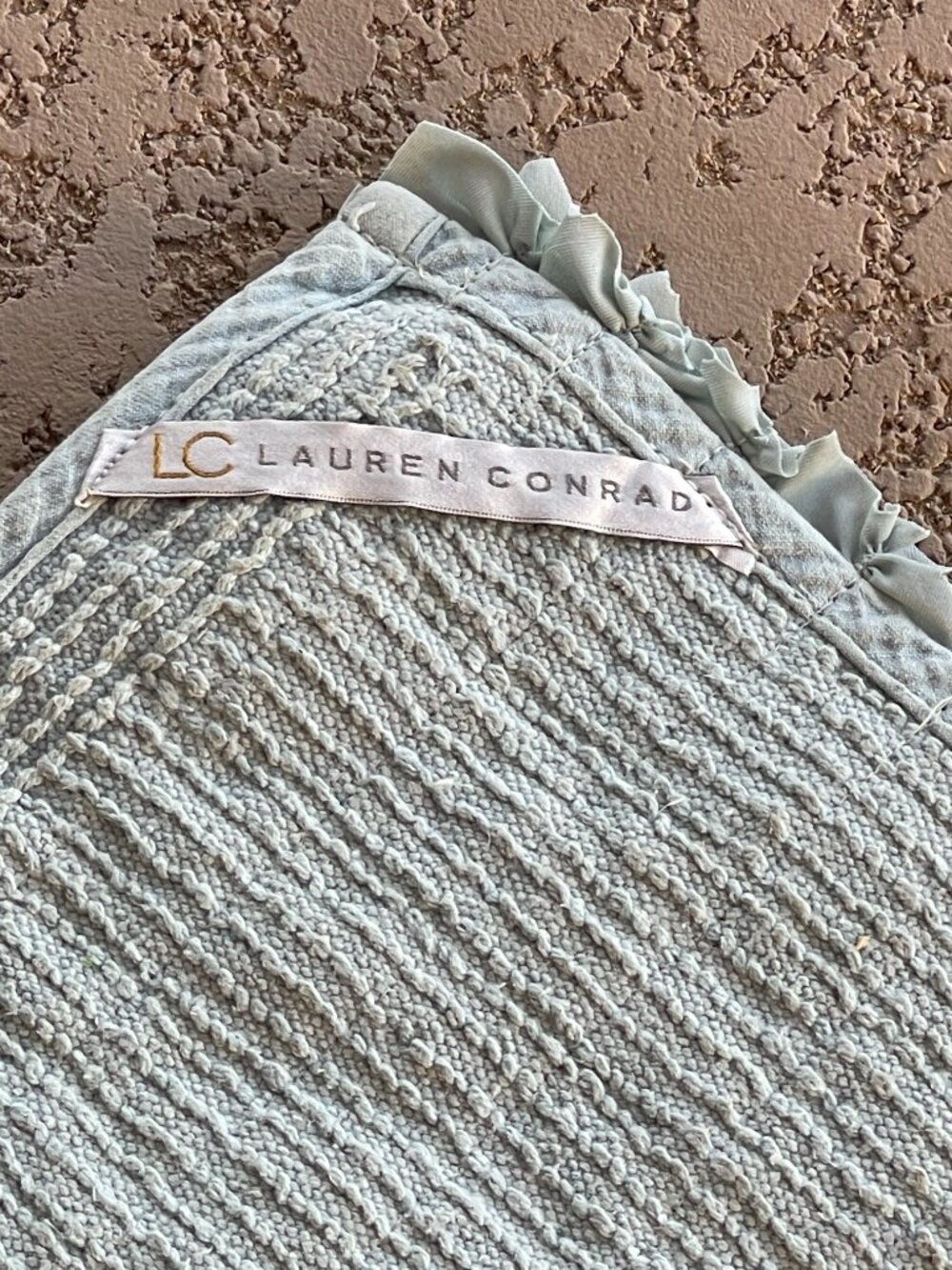 New LC Lauren Conrad Ruffle Bath Rug Mat - Picture 6 of 8